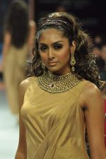 Model walks the ramp for Gehna Jewellers Show at IIJW Day 1 on 19th Aug 2012  (28).JPG